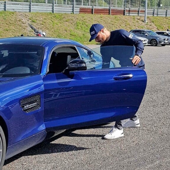 Korona muutti suunnitelmat! Formulatähti Valtteri Bottas antoi Tiffany-rakkaalleen kyytiä – kuvat! Valtteri Bottas