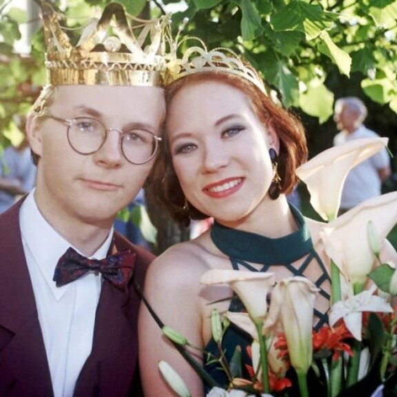 Sauli Lehtonen oli 19-vuotias ja Tiina Räsänen 18-vuotias, kun heidät valittiin tangokuninkaallisiksi vuonna 1994. Sauli Lehtonen oli 19-vuotias ja Tiina Räsänen 18-vuotias, kun heidät valittiin tangokuninkaallisiksi vuonna 1994.