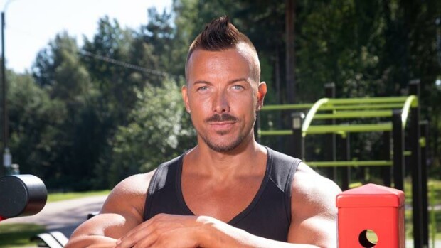 Etäsuhteessa elävä Teppo Säkkinen: Riitaisa ero Suvi Pitkäsestä sai varovaiseksi! Teppo Säkkinen