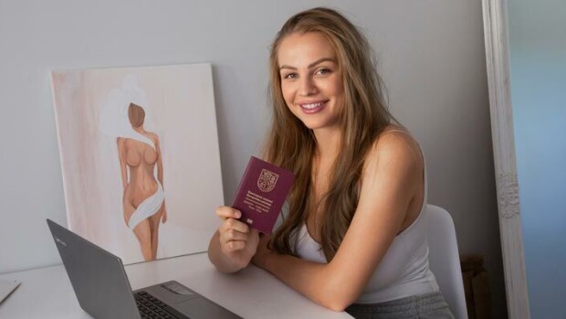 Povipommin yllätys! Erika Helin muuttaa Maltalle: Kyllästyin sikamiehiin! Erika Helin