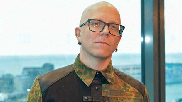 Tunnistaisitko?! Toni Wirtanen ja Tuukka Temonen ikivanhassa Apulanta-kuvassa: 'Terävän näköistä jengiä' Toni Wirtanen