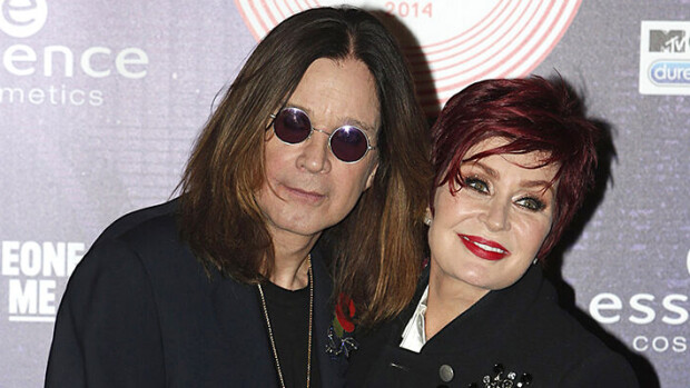 Ensimmäiset kuvat Ozzy Osbournesta lähes vuoden tauon jälkeen - Parkinsonin tautia sairastavaa rokkaria ei ole tunnistaa tuoreista otoksista Ozzy ja Sharon Osbourne