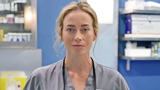 Iina Kuustonen näyttelee aviomiehensä Sebastian Rejmanin kanssa tulevassa Syke-elokuvassa: Meillä ei ole juuri yhteisiä kohtauksia Iina Kuustonen