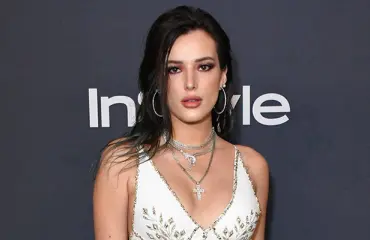 Disney-kaunotar Bella Thorne, 22, tienasi pornoilla OnlyFans-kuvilla 1
