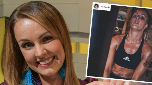 Vartalo kuin fitnesstähdellä! Lotto-juontaja ja radiokaunotar Suvi Hartlin julkaisi hikisen kuvan treenitopissa - 'Rakastan tätä, kun on jäätävä hiki ja ripsarit poskilla!' Suvi Hartlin