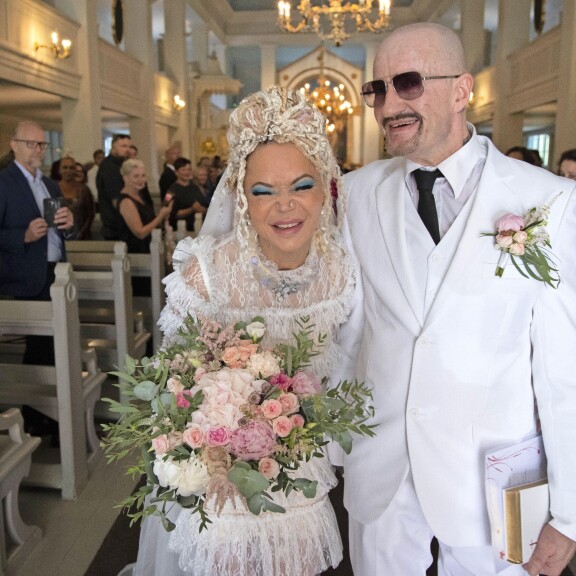 Veri valui häiden jatkoilla! Olli Saarelan ja Riitan häistä ei meininkiä puuttunut – katso hämmästyttävät kuvat ja videot! xx