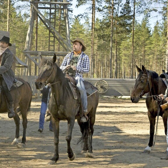 Western-teemaa Kiihtelysvaarassa elävä Juha Pyykkö kertoo: Viina ja luonto yhdistivät suomalaissiirtolaiset ja intiaanit USA:ssa! Ranch