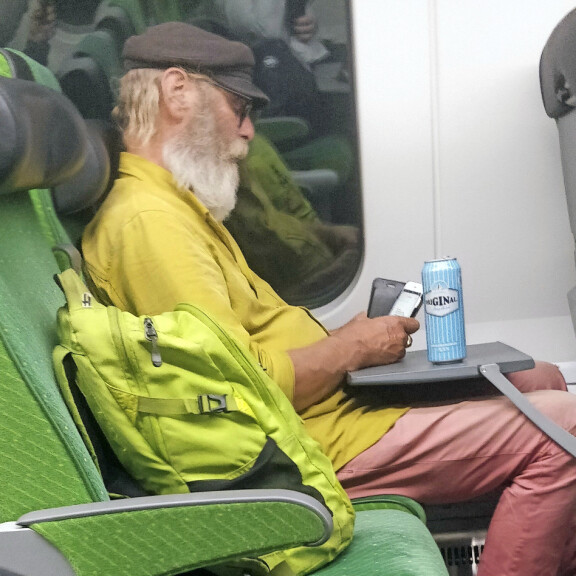 Viikon Kääk-juorut: Vesa Vierikko naukkaili omaa lonkeroa junassa, Jone Nikula vietti viimeisiä kesäpäiviä! Kuvat! Vesa Vierikko