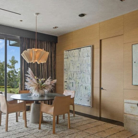 Superjulkkispariskunta Chrissy Teigen ja John Legend myyvät ökykartanoaan – modernin Beverly Hills lukaalin saa hieman yli 20 miljoonalla! 4