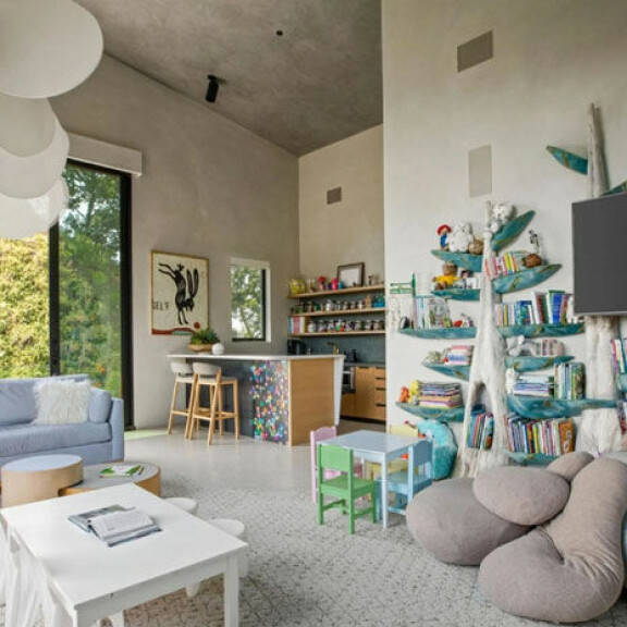 Superjulkkispariskunta Chrissy Teigen ja John Legend myyvät ökykartanoaan – modernin Beverly Hills lukaalin saa hieman yli 20 miljoonalla! 7