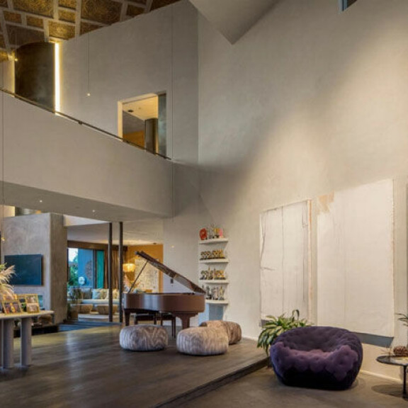 Superjulkkispariskunta Chrissy Teigen ja John Legend myyvät ökykartanoaan – modernin Beverly Hills lukaalin saa hieman yli 20 miljoonalla! 17