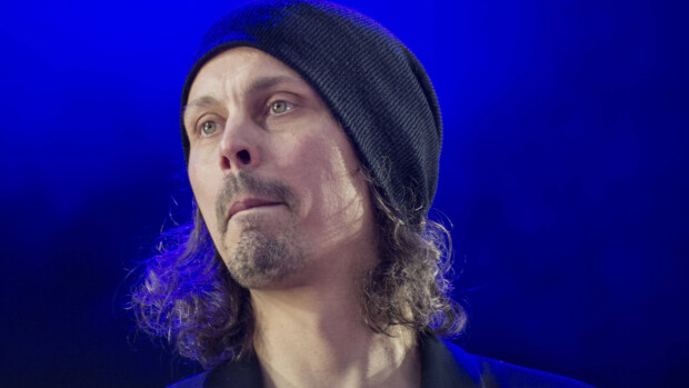 Rock-ikoni Ville Valo on seestynyt mies – avoliitto mallirakas Christelin kanssa, lemmenpesänä valtava talo Helsingin paraatipaikalla! Ville Valo