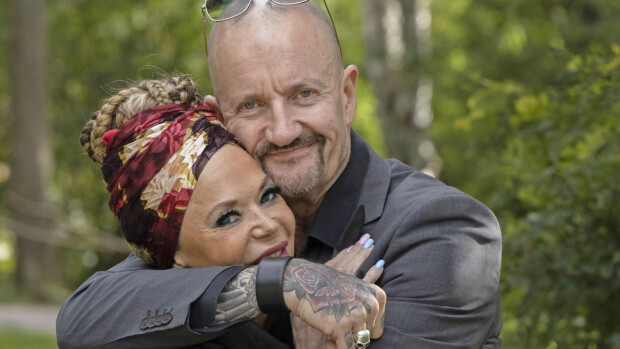 Elokuvaohjaaja Olli Saarela ja Riitta-rakas naimisiin: Yllätyskosinta lentoasemalla! Olli ja Riitta