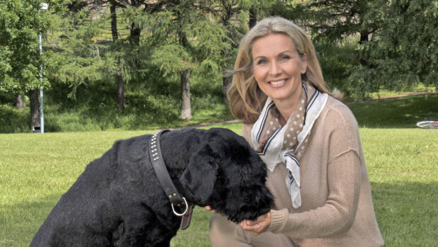 Tanja Karpela 50 vuotta! Koko kansan seksisymbolista tuli ministeri, sitten hän katosi julkisuudesta - näin hän on muuttunut vuosien varrella! Tanja Karpela