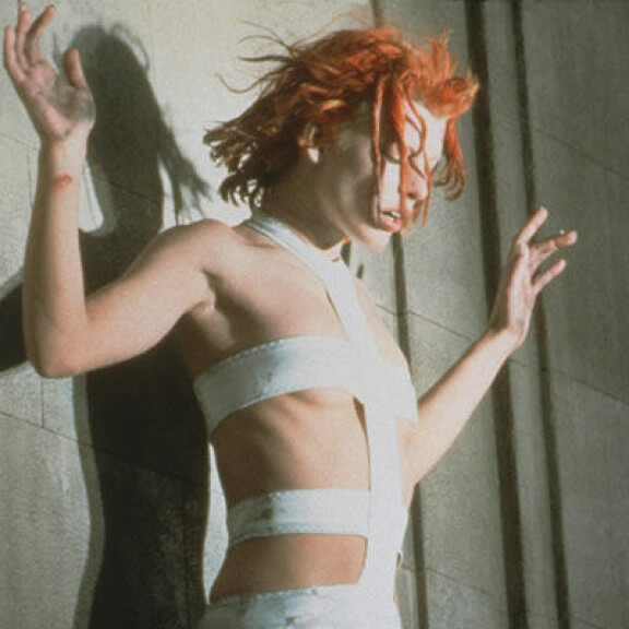 Milla Jovovich The Fifth Element - Puuttuva tekijä -elokuvassa Leelo-hahmona. Milla Jovovich The Fifth Element- Puuttuva tekijä -elokuvassa.