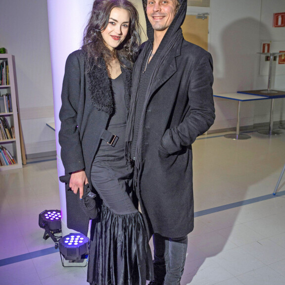 Rock-ikoni Ville Valo on seestynyt mies – avoliitto mallirakas Christelin kanssa, lemmenpesänä valtava talo Helsingin paraatipaikalla! Ville Valo