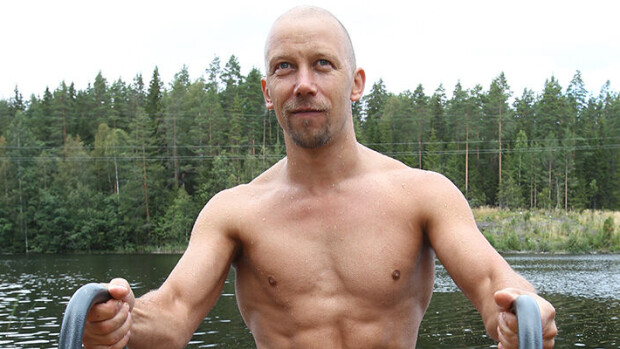 Pornotähti Mr. Lothar järjesti ronskit seksibileet: kolmen kimppa SUP-laudan päällä ja sänkykin hajosi - kuvat! Anssi Viskari