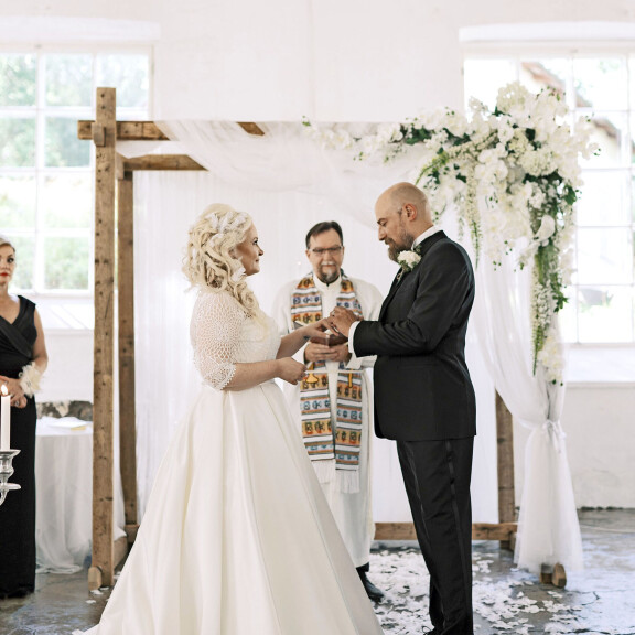 Sunneva Kantolan ihanat häät ruukilla – vieraiden joukossa Alina Voronkova ja Erika Helin, upean antavassa mekossa! xx