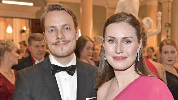 Sanna Marin ja Markus-aviomies ostoksilla alennusmyynneissä: 'Ihan tuiki tavallinen pariskunta' – katso paparazzikuvat! Markus Räikkönen Sanna Marin