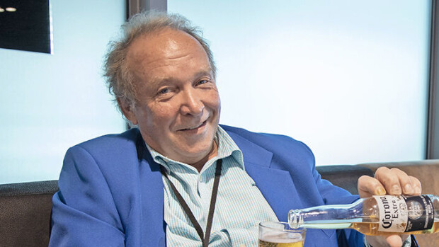 Teuvo Hakkaraisen Stephanie-rakas puuttui miehen juomiseen: ”Nyt on korkki kiinni!” Teuvo Hakkarainen