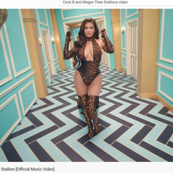 RAWR! Cardi B rinnat esillä uutuusvideolla: neljä minuuttia tiukkaa seksitykitystä - katso! Kylie Jenner