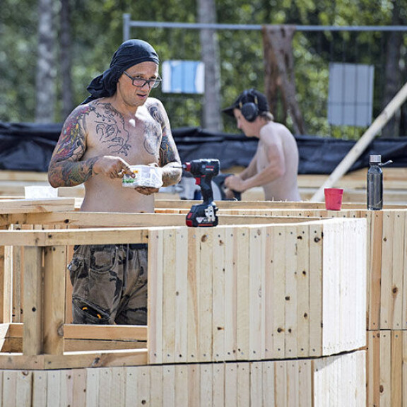Selviytyjät Suomi: kuvauspaikkoja rakensi 50 kirvesmiestä Jari Sillanpään naapurissa – kuvat! Selviytyjät
