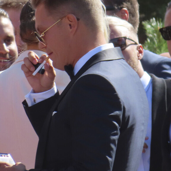 Paparazzikuvat ökyhäistä: Cheek jäi ampiaisen kynsiin – Arman Alizad riensi apuun! Cheek