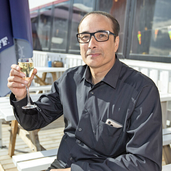 Varatuomari Heikki Lampela hurahti sähköpotkulautoihin, mitä teki julkkiskokki Stefan Richter? Katso kooste Seiskan kesäjuhlista! heikki