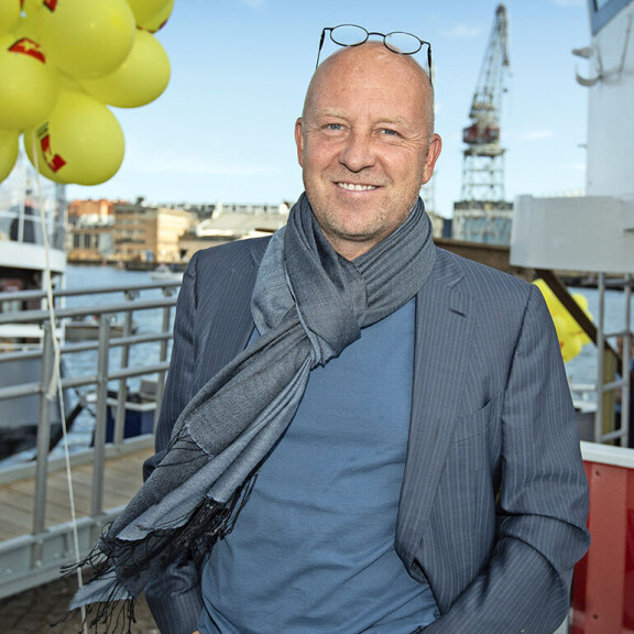 Varatuomari Heikki Lampela hurahti sähköpotkulautoihin, mitä teki julkkiskokki Stefan Richter? Katso kooste Seiskan kesäjuhlista! stefan