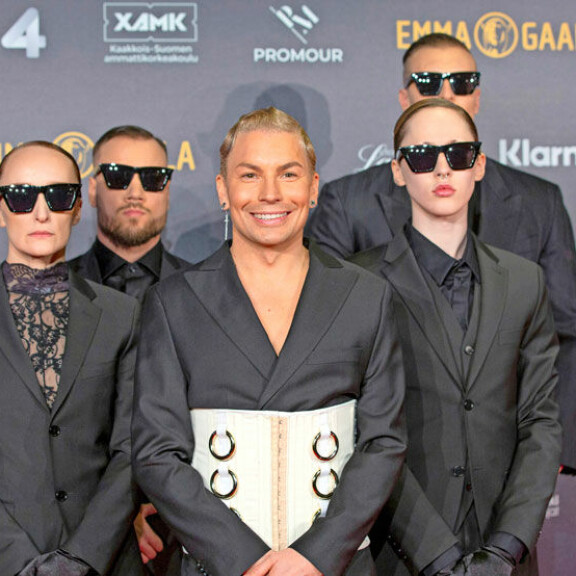 Antti Tuisku Emma Gaalan Punaisella matolla helmikuussa 2020. Kuva: Pasi Murto Antti Tuisku Emma Gaalan Punaisella matolla 2020-02-08