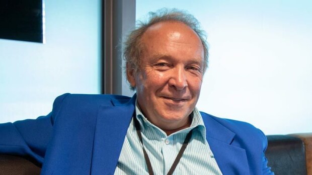 Teuvo Hakkarainen ruotii muiden puolueiden poliitikkoja: ”Peltihousut jalassa saunaan kenen kanssa vaan!” Teuvo Hakkarainen