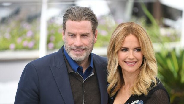 Suuri suru seuraa John Travoltaa: rintasyöpä vienyt kaksi rakkautta – poika menehtyi teininä John Travolta ja Kelly Preston