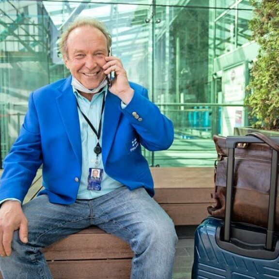 – Näin joskus krapulaunen, että minusta tuli presidentti, mutta ei minusta siihen edustushommaan ole. Eduskuntavaaleissa kuitenkin asetun ehdolle, Teuvo lupaa. – Näin joskus krapulaunen, että minusta tuli presidentti, mutta ei minusta siihen edustushommaan ole. Eduskuntavaaleissa kuitenkin asetun ehdolle, Teuvo lupaa.
