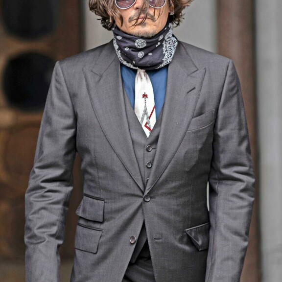 Johnny on taistellut itseään vapaaksi vakavasta päihderiippuvuudesta. Johnny on taistellut itseään vapaaksi vakavasta päihderiippuvuudesta.