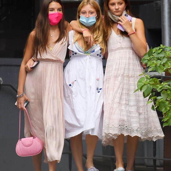 Paparazzi iski! Teinikaunotar Suri Cruise, 14, maksoi lounaan kultaisella luottokortilla New Yorkissa - kuvat! Suri Cruise