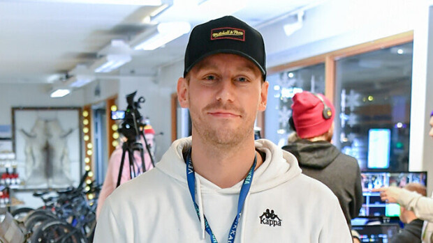 Ohhoh, kas näin juoksee Niko Nousiainen nakuna järveen - katso video! Niko Nousiainen