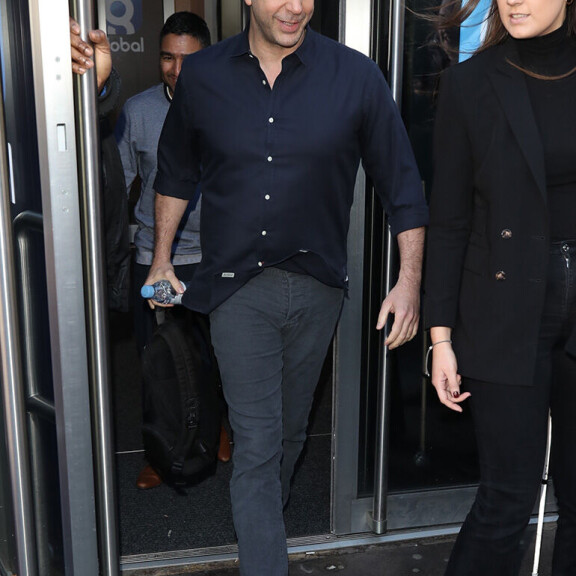 Jennifer Aniston on helppo tunnistaa, mutta mitä ihmettä Matthew Perrylle on tapahtunut?! Katso, miltä Frendit näyttävät nykyään! David Schwimmer