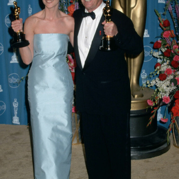 Helen Hunt ja Jack Nicholson voittamiensa Oscar-palkintojen kanssa. He saivat ne rooleistaan Elämä on ihanaa -elokuvasta vuonna 1998. Helen hunt oscar ja Jack Nicholson