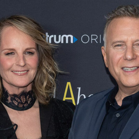 Helen Hunt ja Paul Reiser vuonna 2019 Hulluna sinuun -sarjan uudelleenjulkistustilaisuudessa. Paul reiser ja helen hunt