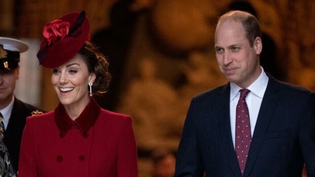 Kuvat! Prinssi Williamille osui tuplajuhlat samalle päivälle – herttuatar Catherine tarttui kameraan! Catherine ja William