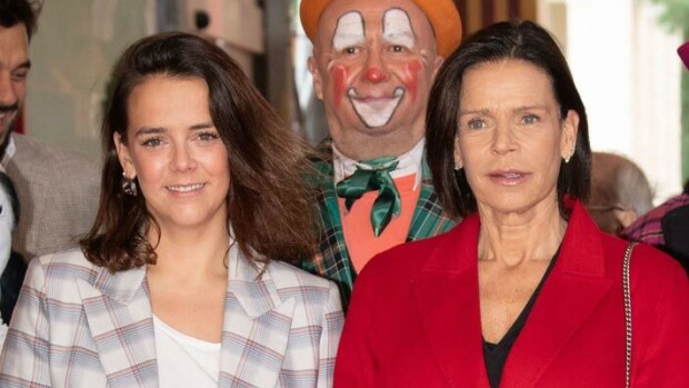 Kuninkaallinen bikinibeibi! Prinsessa Stephanien Pauline-tytär biletti rantahietikolla – kuva! Stephanie ja Pauline