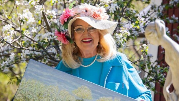 Ex-missi Virpi Miettinen, 74, maalasi koronakaranteenissa 80 taulua – ”Lihakseni pääsivät todella heikkoon kuntoon!” Virpi Miettinen