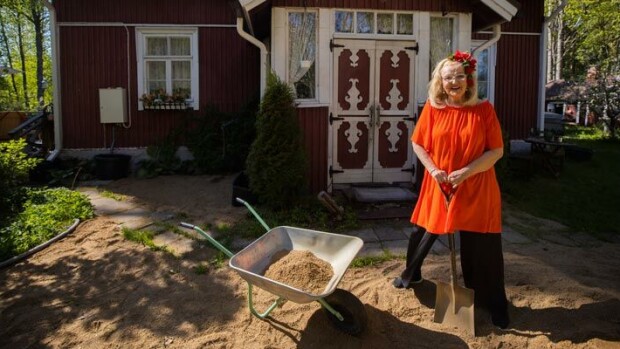Kunto romahti karanteenissa! Ex-missi Virpi Miettinen, 74, kohottaa kuntoaan kesämökillä – ”Yhtä juhlaa, että jalat kantavat!” Virpi Miettinen