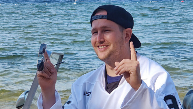 Huh, mikä topless-rantaleijona! Radiotähti Oku Luukkainen väisti burnoutin koronan ansiosta, nyt hän palaa tositoimiin 'varmalla kesähitillä' - kuvat! Oku Luukkainen