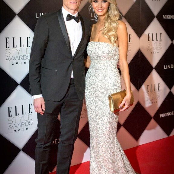 Metillä ja Mikaelilla on kaksi alle kouluikäistä lasta. Metillä ja Mikaelilla on kaksi alle kouluikäistä lasta.