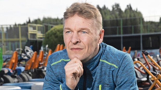 Ou nou! Toni Nieminen sai mustan silmän puuhapuistoisäntänä - kuva! 'Et kai sinäkin soita siitä?' Toni Nieminen