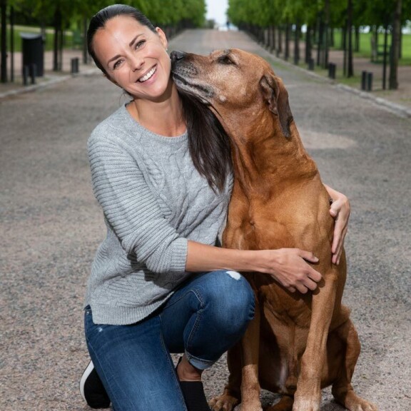 Ihmisen iässä jo 80 ikävuotta lähestyvä Leo oli Sadun mukaan pentuna kirjaimellisesti kaikkiruokainen. –Se söi kaiken sängyistä lähtien. Ihmisen iässä jo 80 ikävuotta lähestyvä Leo oli Sadun mukaan pentuna kirjaimellisesti kaikkiruokainen. –Se söi kaiken sängyistä lähtien.