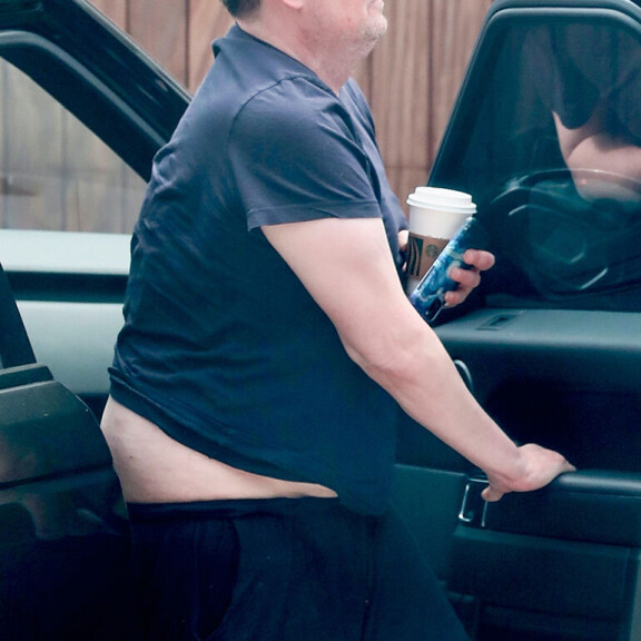Näyttelijä ei huomannut kiusallista vaatemokaa. Matthew Perry