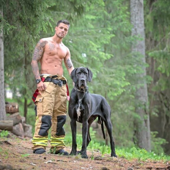 Martinan uusi rakas on komeaksi ylistetty palomies Kris Tamminen. Martinan uusi rakas on komeaksi ylistetty palomies Kris Tamminen.