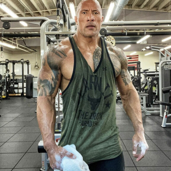 Mitä mieskarkkeja! Nämä pullistelijat ovat hioneet vartaloistaan veistoksia – kuumat lihaskimput kelpaisivat juhannusheiloiksi vaikka kenelle! Dwayne Johnson